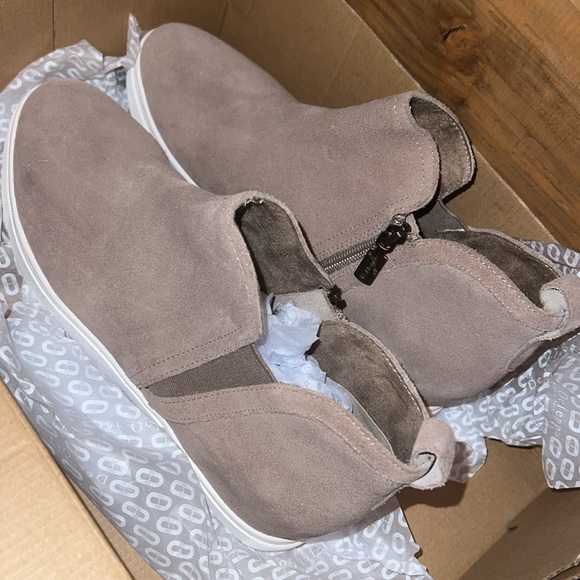 New Blondo WATERPROOF Leather size 9.5 - Picture 1 of 5